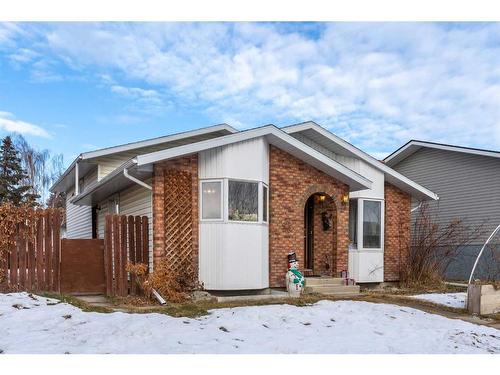 724 9Th Avenue Se, High River, AB - Outdoor With Exterior