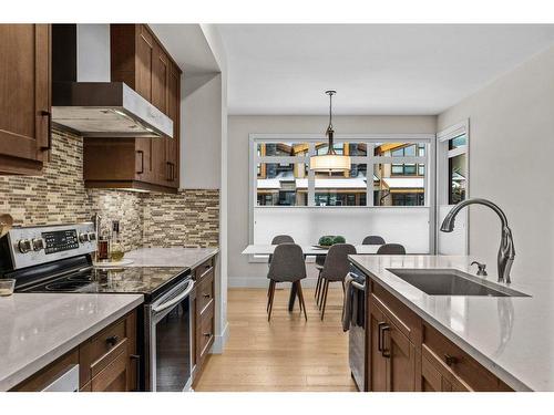 215 Riva Heights, Canmore, AB - Indoor Photo Showing Kitchen With Upgraded Kitchen