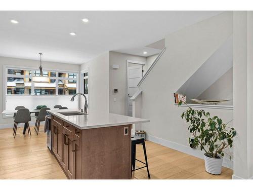 215 Riva Heights, Canmore, AB - Indoor Photo Showing Kitchen