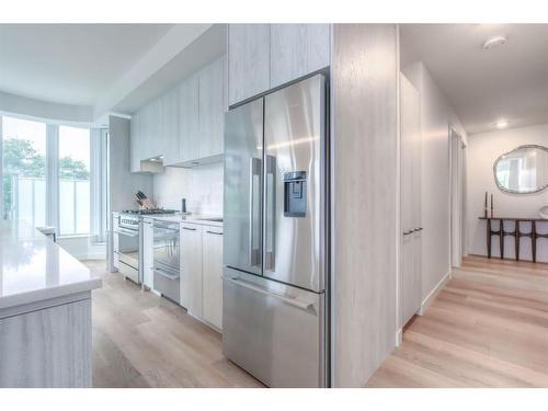 304-1107 Gladstone Road Nw, Calgary, AB - Indoor Photo Showing Kitchen