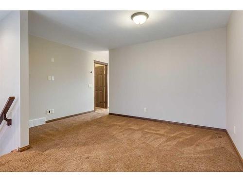 1721B 1 Avenue Nw, Calgary, AB - Indoor Photo Showing Other Room