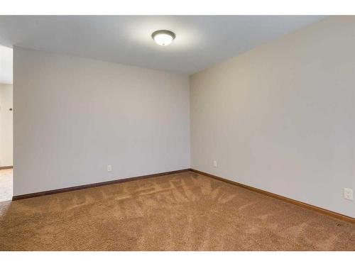 1721B 1 Avenue Nw, Calgary, AB - Indoor Photo Showing Other Room