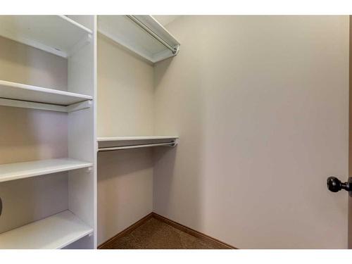 1721B 1 Avenue Nw, Calgary, AB - Indoor With Storage