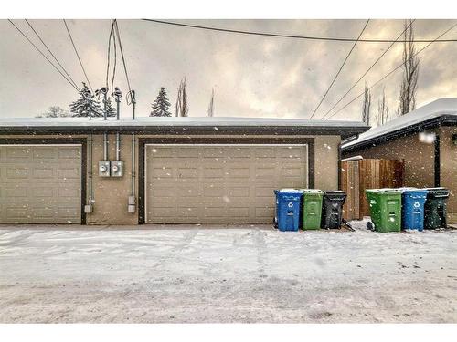 2416 1 Avenue Nw, Calgary, AB -  Photo Showing Garage