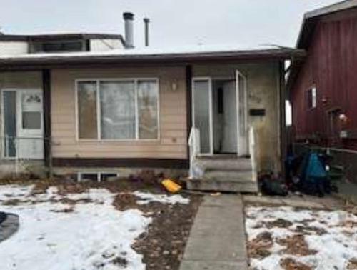 4512 44 Avenue Ne, Calgary, AB - Outdoor