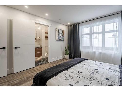 7107 Silver Springs Road Nw, Calgary, AB - Indoor Photo Showing Bedroom