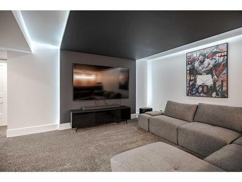 7107 Silver Springs Road Nw, Calgary, AB - Indoor Photo Showing Living Room