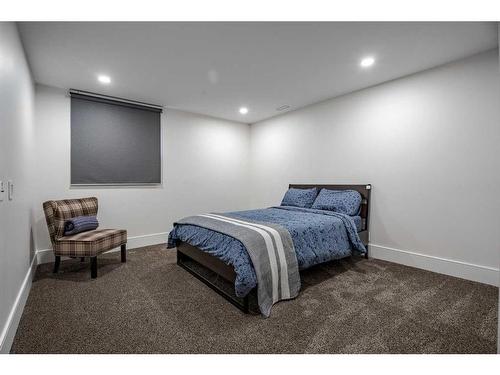 7107 Silver Springs Road Nw, Calgary, AB - Indoor Photo Showing Bedroom