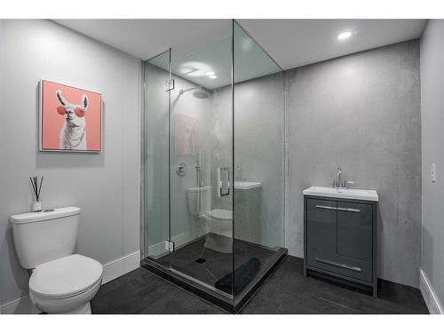 7107 Silver Springs Road Nw, Calgary, AB - Indoor Photo Showing Bathroom