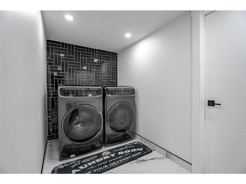 7107 Silver Springs Road Nw, Calgary, AB - Indoor Photo Showing Laundry Room