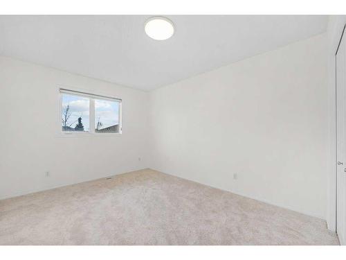 109 Mt. Douglas Green Se, Calgary, AB - Indoor Photo Showing Other Room