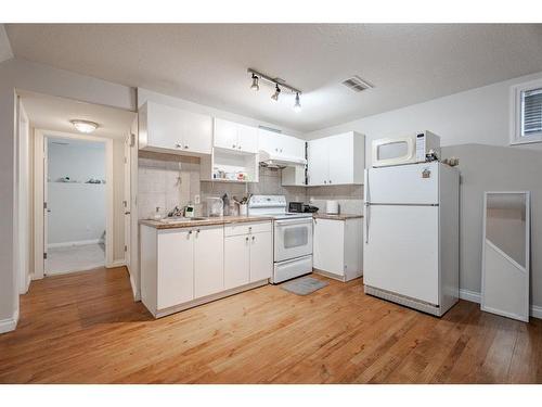 53 Martinbrook Road Ne, Calgary, AB - Indoor Photo Showing Kitchen