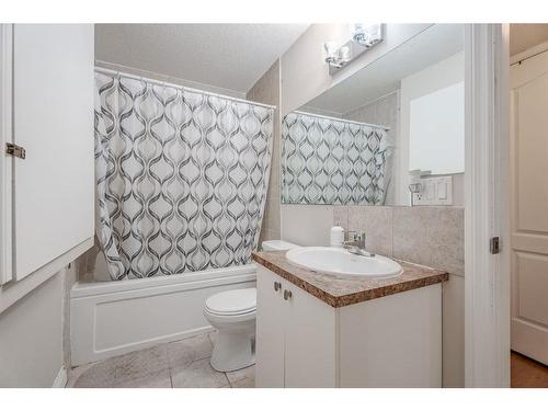 53 Martinbrook Road Ne, Calgary, AB - Indoor Photo Showing Bathroom