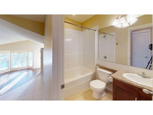 207 Cranberry Close Se, Calgary, AB - Indoor Photo Showing Bathroom