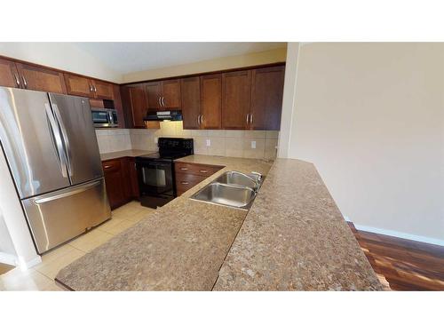 207 Cranberry Close Se, Calgary, AB - Indoor Photo Showing Kitchen With Double Sink