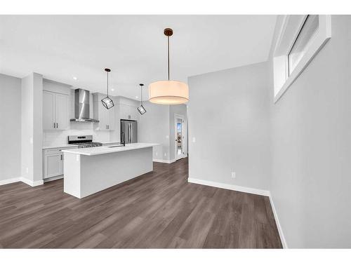 371 Hotchkiss Manor Se, Calgary, AB - Indoor Photo Showing Kitchen