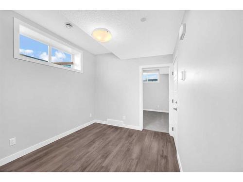 371 Hotchkiss Manor Se, Calgary, AB - Indoor Photo Showing Other Room