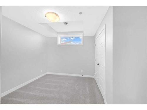 371 Hotchkiss Manor Se, Calgary, AB - Indoor Photo Showing Other Room