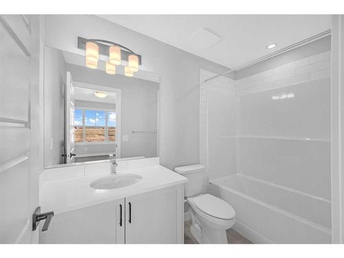 371 Hotchkiss Manor Se, Calgary, AB - Indoor Photo Showing Bathroom