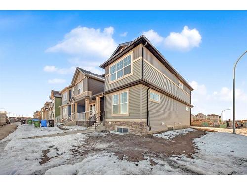 371 Hotchkiss Manor Se, Calgary, AB - Outdoor