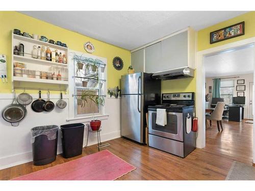 2232 5 Avenue Nw, Calgary, AB - Indoor Photo Showing Kitchen