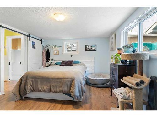 2232 5 Avenue Nw, Calgary, AB - Indoor Photo Showing Bedroom