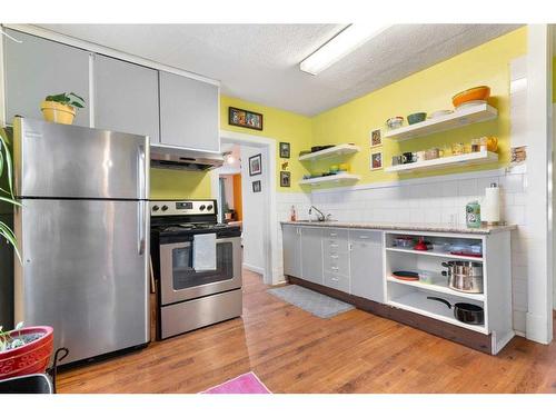 2232 5 Avenue Nw, Calgary, AB - Indoor Photo Showing Kitchen