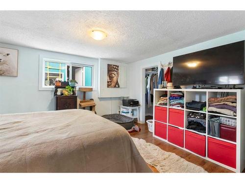 2232 5 Avenue Nw, Calgary, AB - Indoor Photo Showing Bedroom