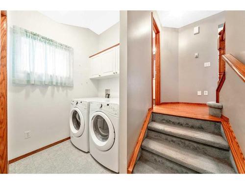 126 Somerset Drive Sw, Calgary, AB - Indoor Photo Showing Laundry Room