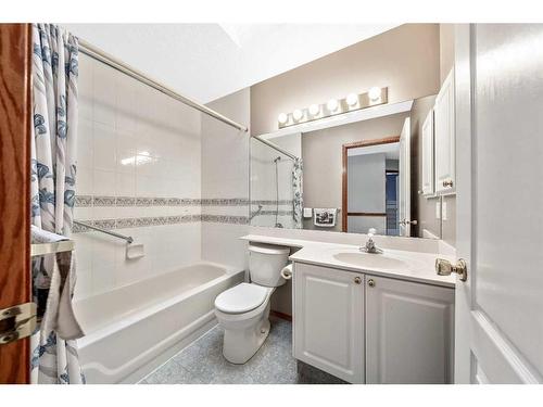 126 Somerset Drive Sw, Calgary, AB - Indoor Photo Showing Bathroom