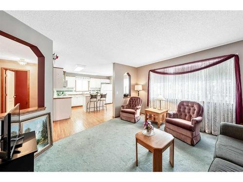 126 Somerset Drive Sw, Calgary, AB - Indoor Photo Showing Living Room