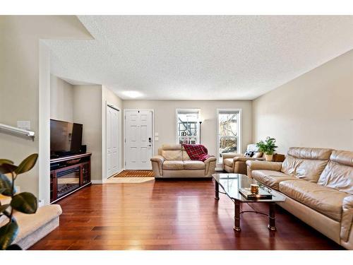 241 Elgin Meadows Park Se, Calgary, AB - Indoor Photo Showing Living Room