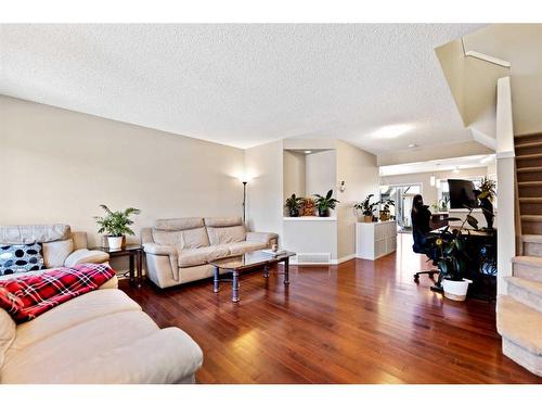 241 Elgin Meadows Park Se, Calgary, AB - Indoor Photo Showing Living Room