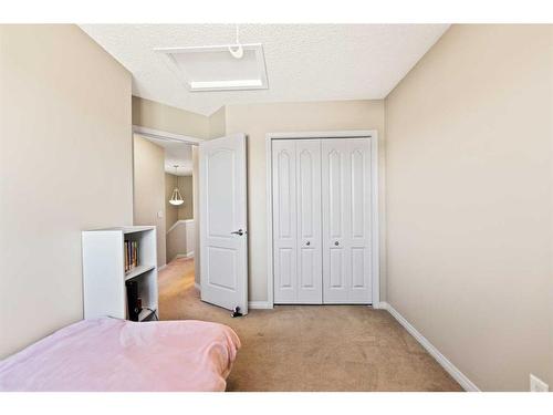 241 Elgin Meadows Park Se, Calgary, AB - Indoor Photo Showing Bedroom