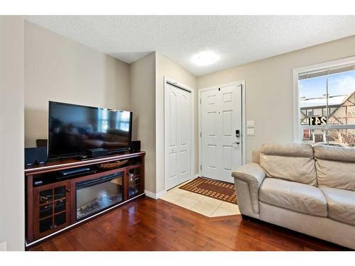 241 Elgin Meadows Park Se, Calgary, AB - Indoor Photo Showing Living Room