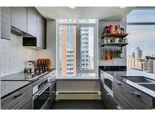 1505-1500 7 Street Sw, Calgary, AB - Indoor Photo Showing Kitchen With Double Sink With Upgraded Kitchen