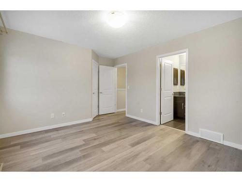 99 Evansborough Crescent Nw, Calgary, AB - Indoor Photo Showing Other Room