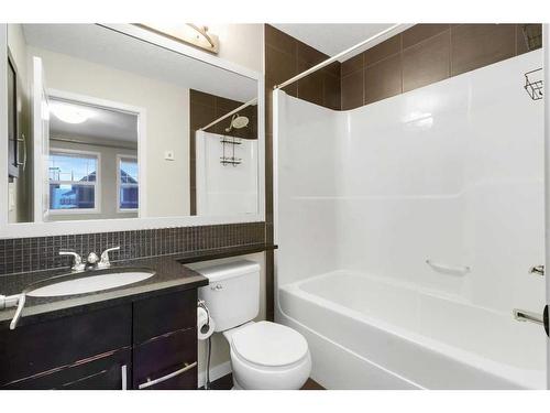 99 Evansborough Crescent Nw, Calgary, AB - Indoor Photo Showing Bathroom