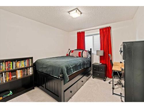 11 Storm Mountain Place, Okotoks, AB - Indoor Photo Showing Bedroom