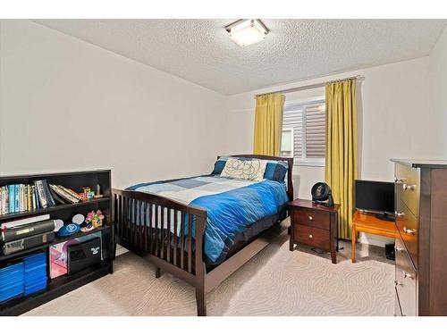 11 Storm Mountain Place, Okotoks, AB - Indoor Photo Showing Bedroom