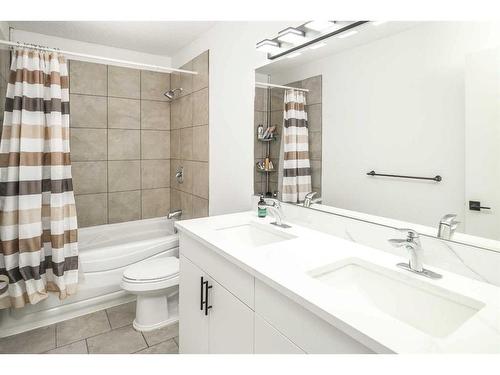 919 Shawnee Drive Sw, Calgary, AB - Indoor Photo Showing Bathroom