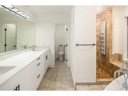 919 Shawnee Drive Sw, Calgary, AB - Indoor Photo Showing Bathroom