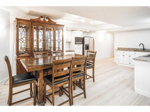 919 Shawnee Drive Sw, Calgary, AB - Indoor Photo Showing Dining Room