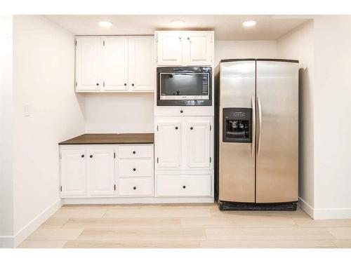 919 Shawnee Drive Sw, Calgary, AB - Indoor Photo Showing Kitchen