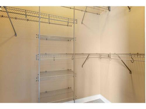 515-35 Inglewood Park Se, Calgary, AB - Indoor With Storage