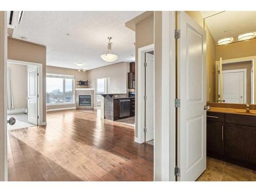 515-35 Inglewood Park Se, Calgary, AB - Indoor With Fireplace