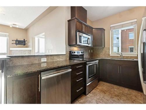 515-35 Inglewood Park Se, Calgary, AB - Indoor Photo Showing Kitchen