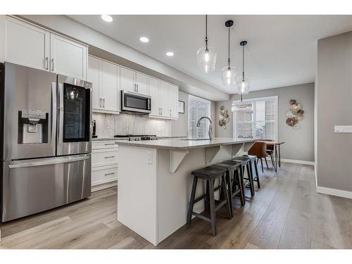 125 Cranbrook Villas Se, Calgary, AB - Indoor Photo Showing Kitchen With Upgraded Kitchen