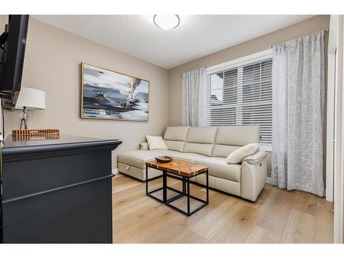 125 Cranbrook Villas Se, Calgary, AB - Indoor Photo Showing Living Room