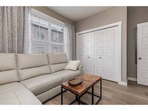 125 Cranbrook Villas Se, Calgary, AB - Indoor Photo Showing Living Room